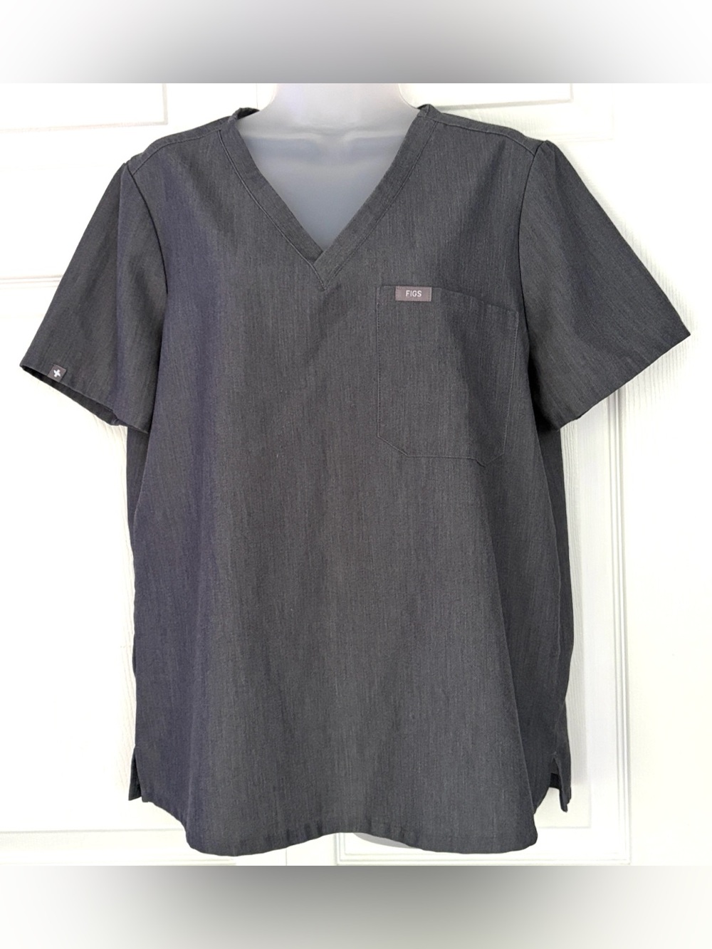 Figs Scrubs Top Women’s Catarina One-Pocket Scrub Top Shirt Graphite size Large